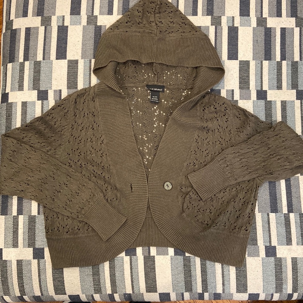 Short sweater